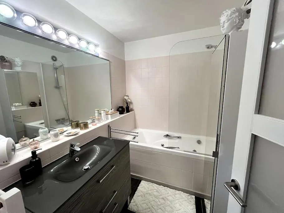 Apartment Logement 85M2, Hypercentre, Balcon, Parking, Clim Clermont-Ferrand France